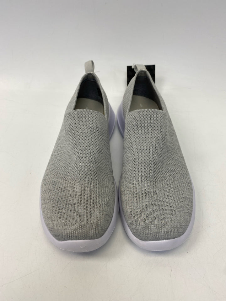 NWT ATHLETIC WORKS  Size 6 Gray Sneakers