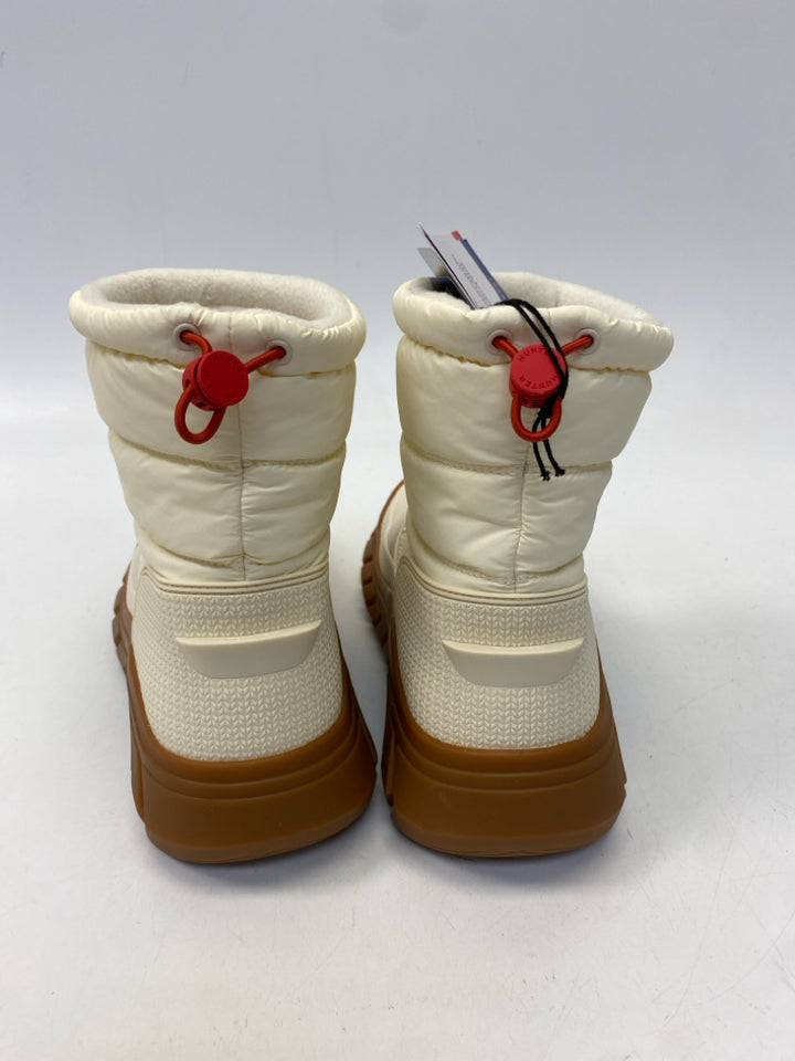 NWT Hunter US Shoe Size 9 Cream Boots