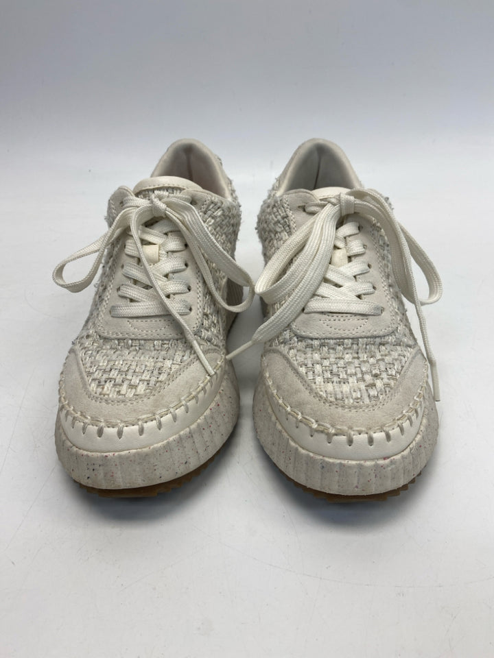 Universal Thread  Size 6.5 White Lace-up Sneakers