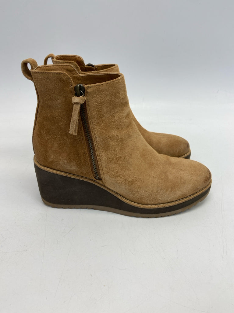 Sofft  Size 7 Tan Suede Boots
