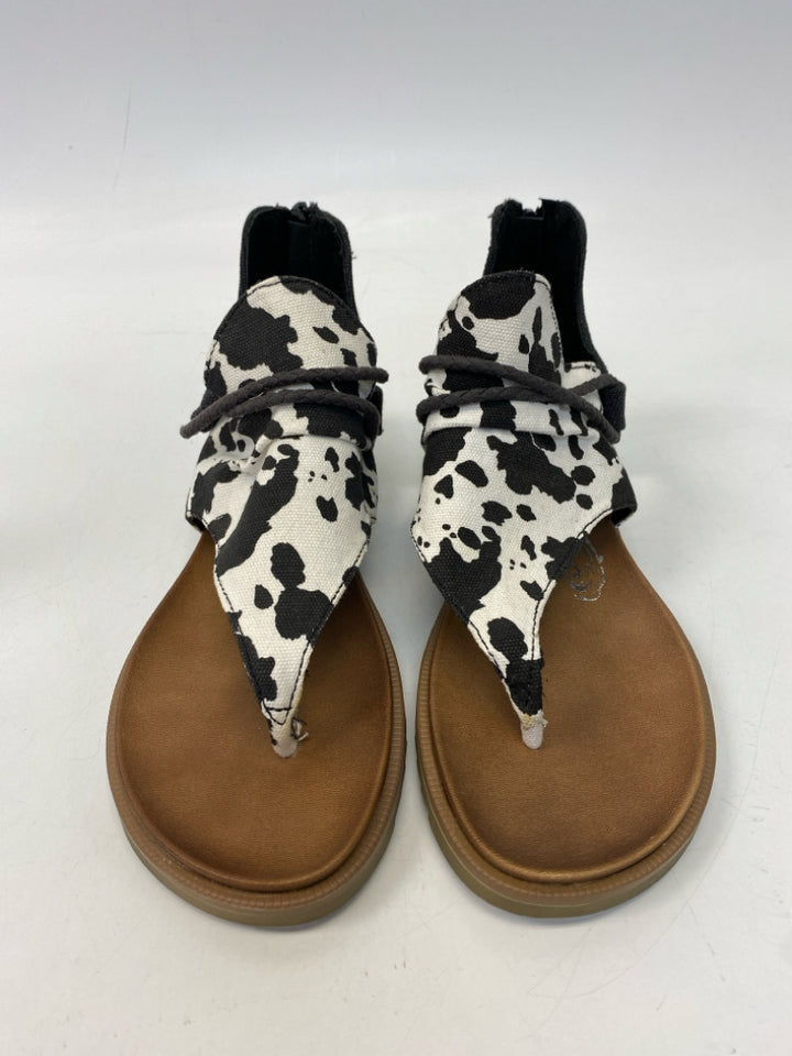 Very G  Size 6.5 Blk/Wht Animal Print Sandals