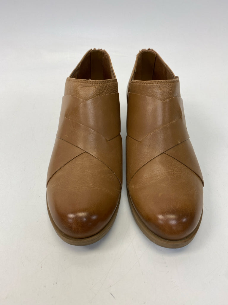 Clarks  Size 9 Brown Zipper Leather Boots