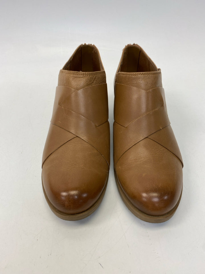 Clarks  Size 9 Brown Zipper Leather Boots
