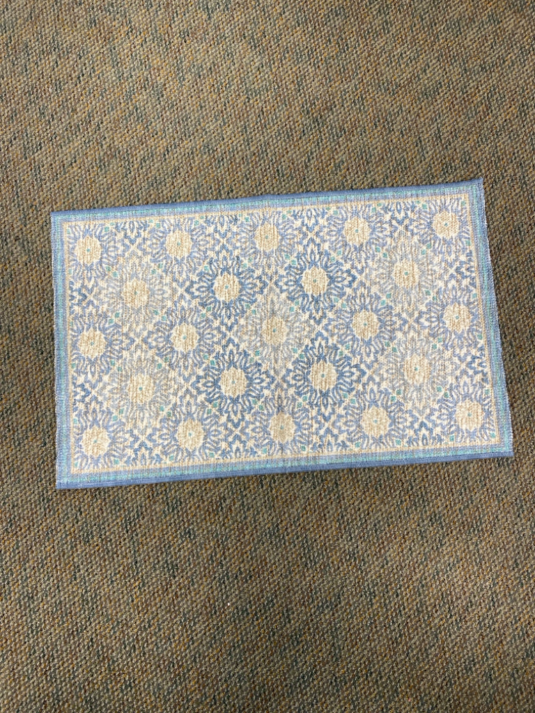 Cream/Blue Turquoise Abstract Rug