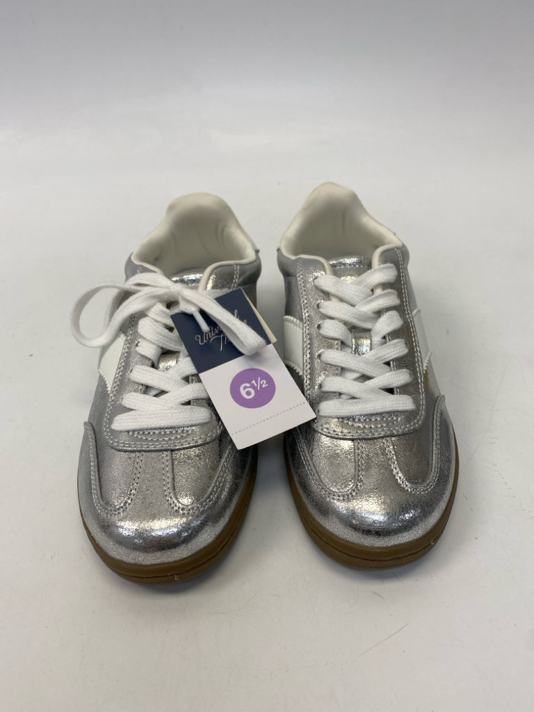 NWT Universal Thread  Size 6.5 Silver Lace-up Sneakers