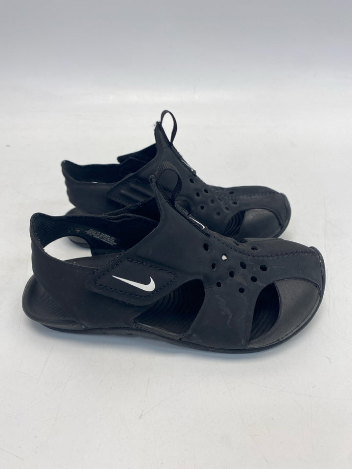 Nike SIZE 11 Black Boy&