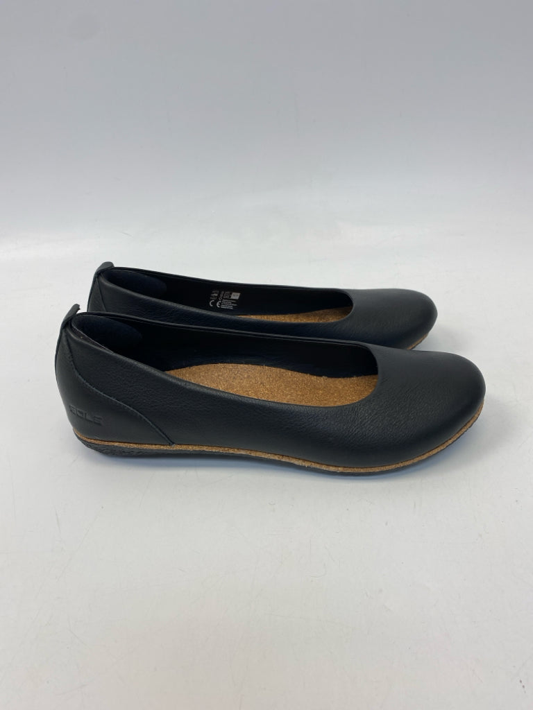 NWOT  Size 10 Black Flats