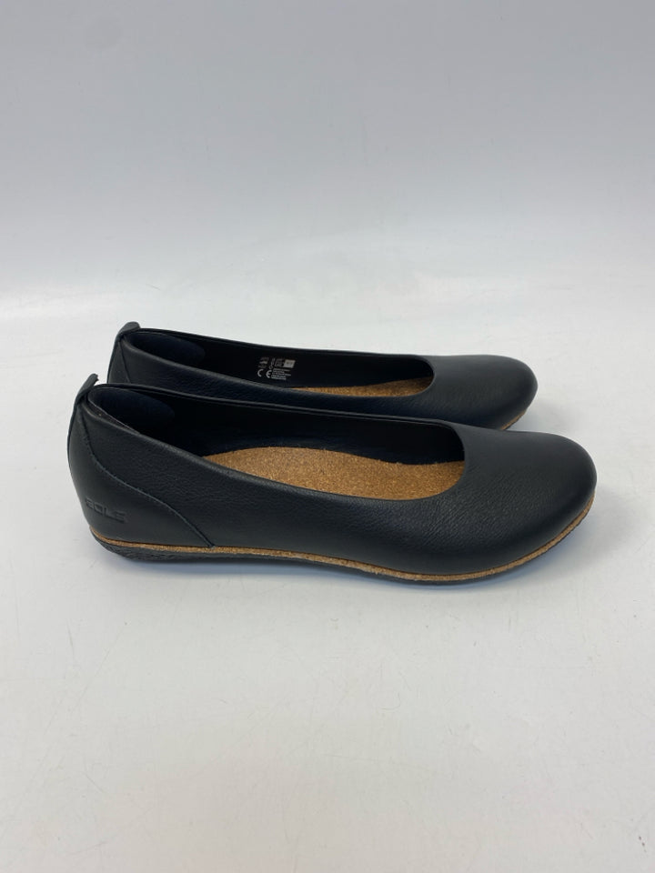 NWOT  Size 10 Black Flats