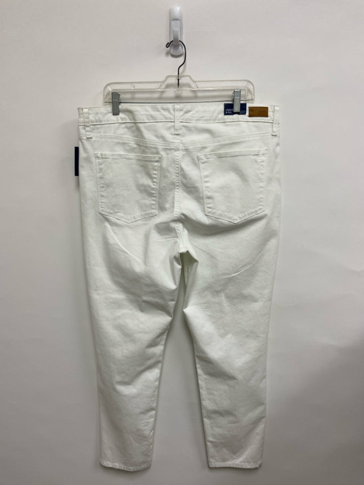 NWT Crown &amp; Ivy  SIZE  16 White Denim Plus Size Jeans
