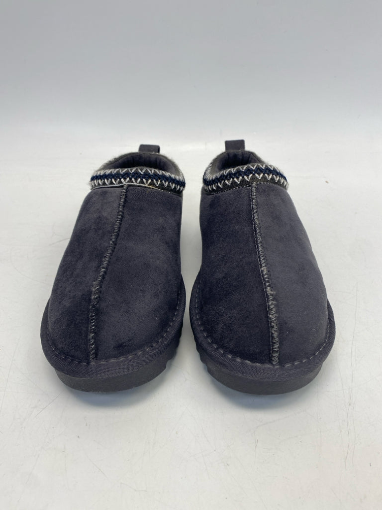 maurices US Shoe Size 7 Dark Gray Slippers