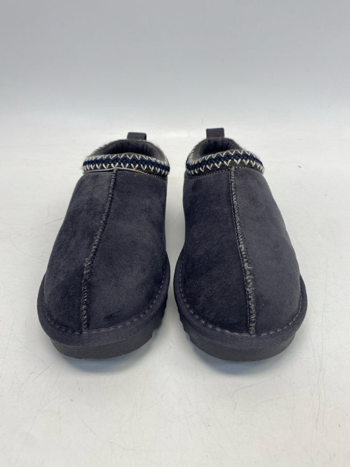 maurices US Shoe Size 7 Dark Gray Slippers