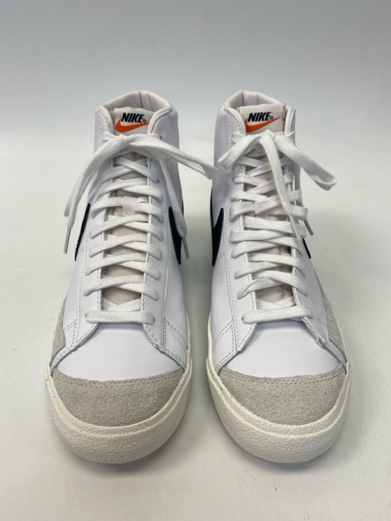 NWOT Nike Size 11 White Black Lace-Up Men&