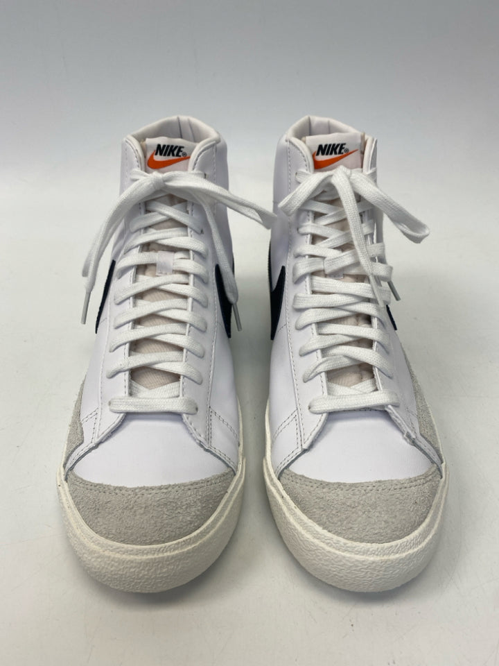 NWOT Nike Size 11 White Black Lace-Up Men&