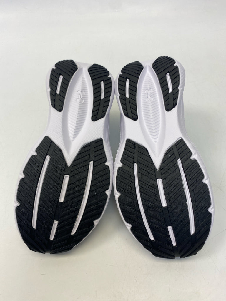 NWOT Under Armour SIZE 2 Black White Boy&