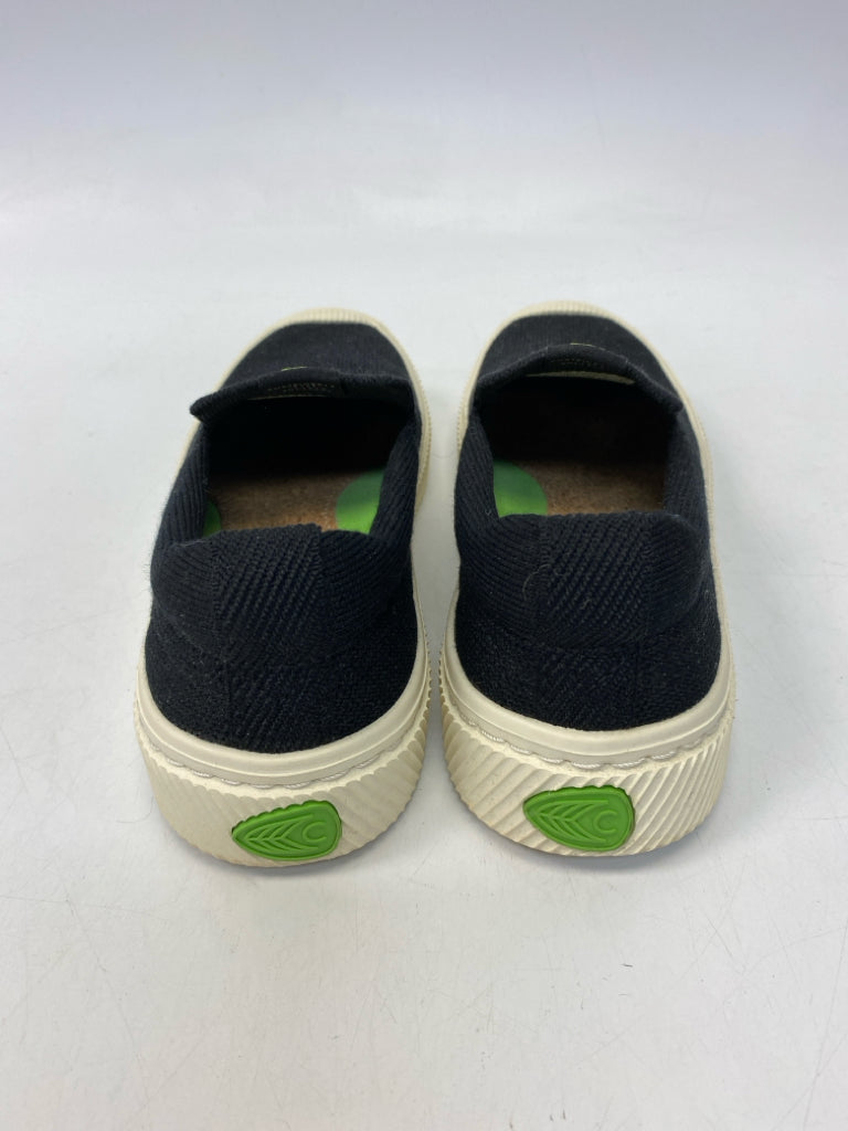 Cariuma US Shoe Size 6.5 Black Sneakers