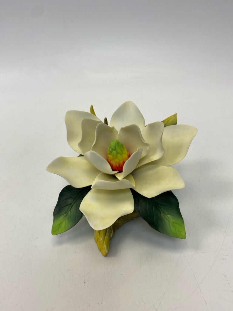 Andrea/Sadek Cream Green Figurine