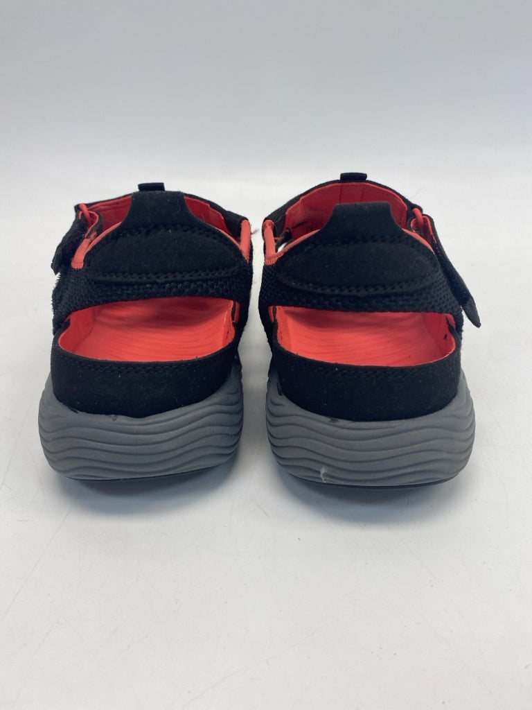 Bare Traps  Size 8 Black Coral Sandals