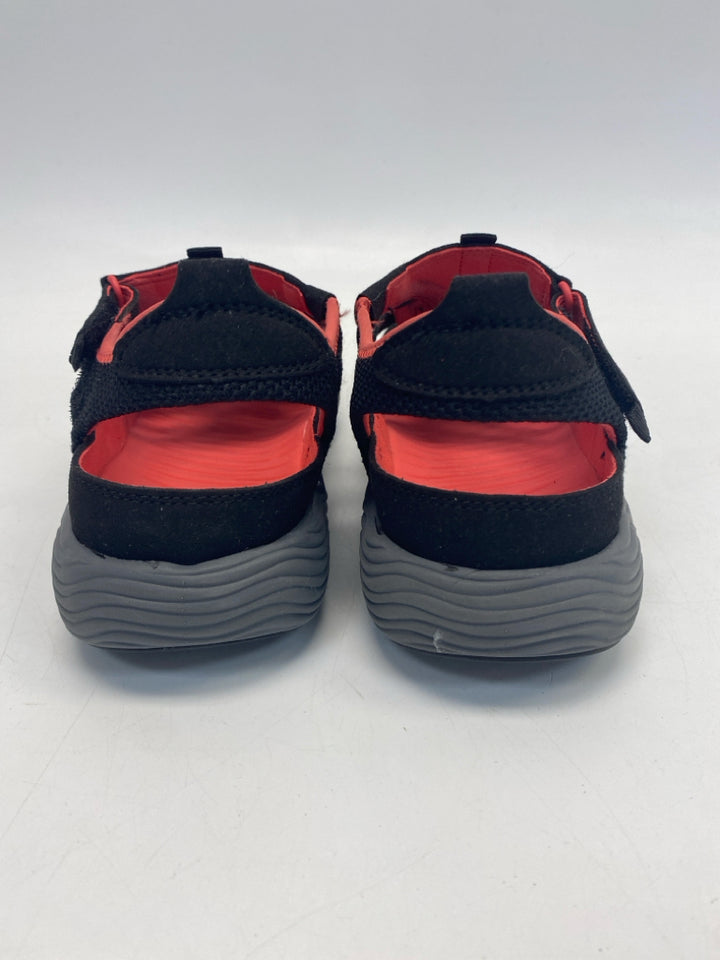 Bare Traps  Size 8 Black Coral Sandals
