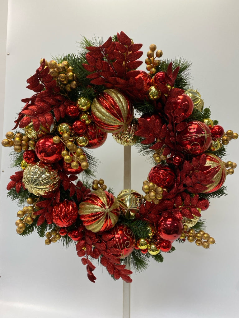 Red Gold Berries Christmas