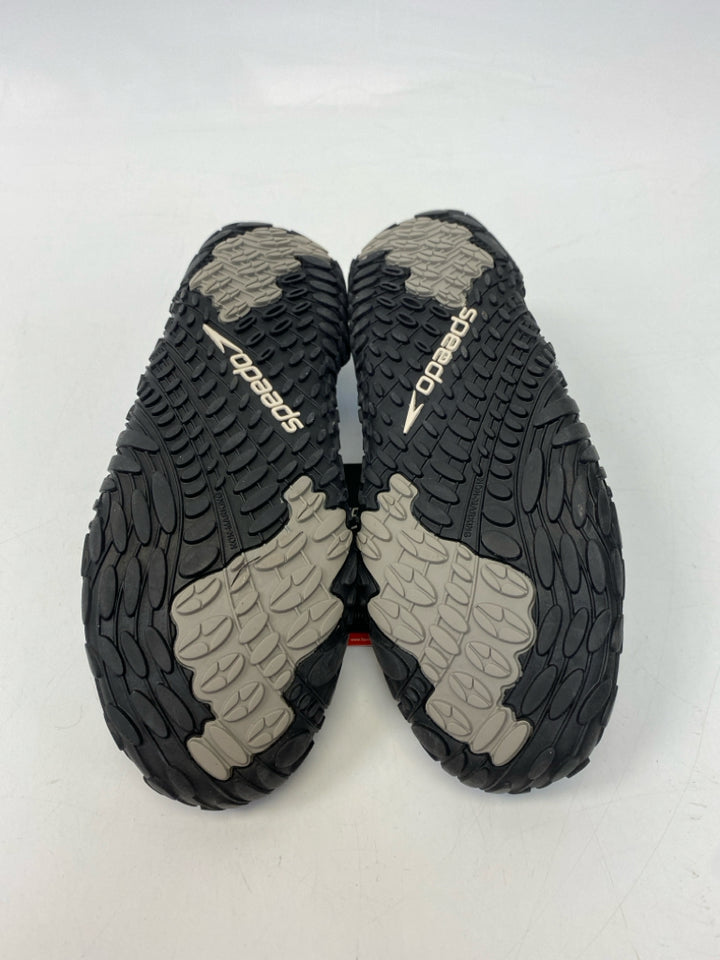 NWT Speedo  Size 6 Black Gray Flats