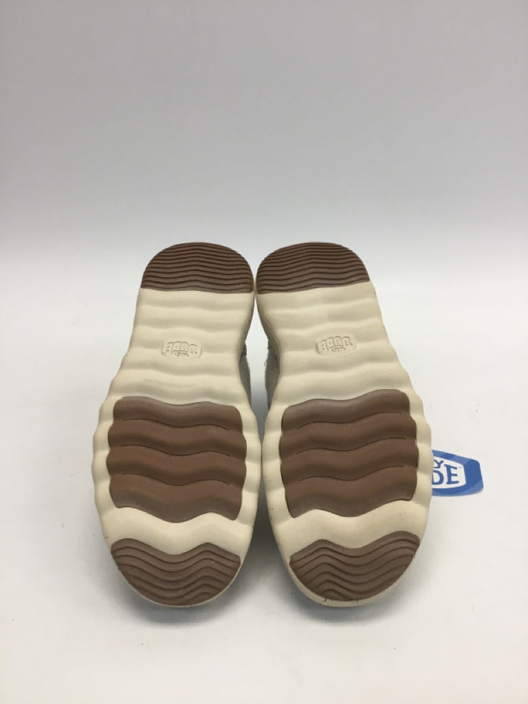 NWT Hey Dude US Shoe Size 8 Ivory Sneakers