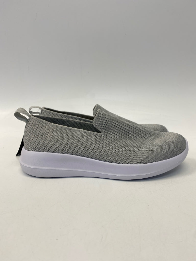 NWT ATHLETIC WORKS  Size 6 Gray Sneakers