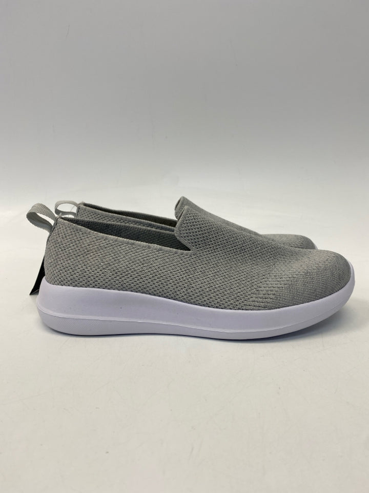 NWT ATHLETIC WORKS  Size 6 Gray Sneakers