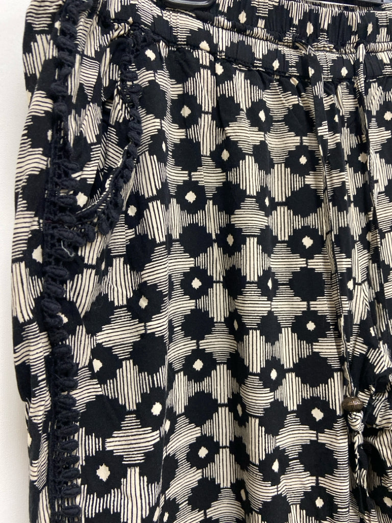 Hei Hei Size M Cream/Black Print Pull-on Ladies Pants