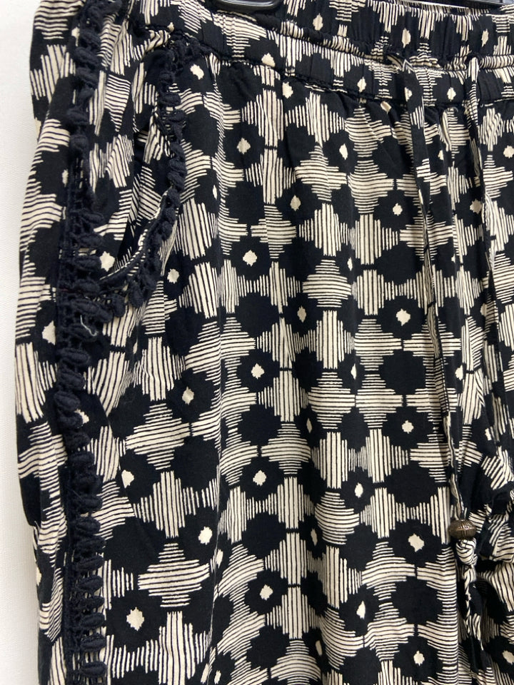 Hei Hei Size M Cream/Black Print Pull-on Ladies Pants