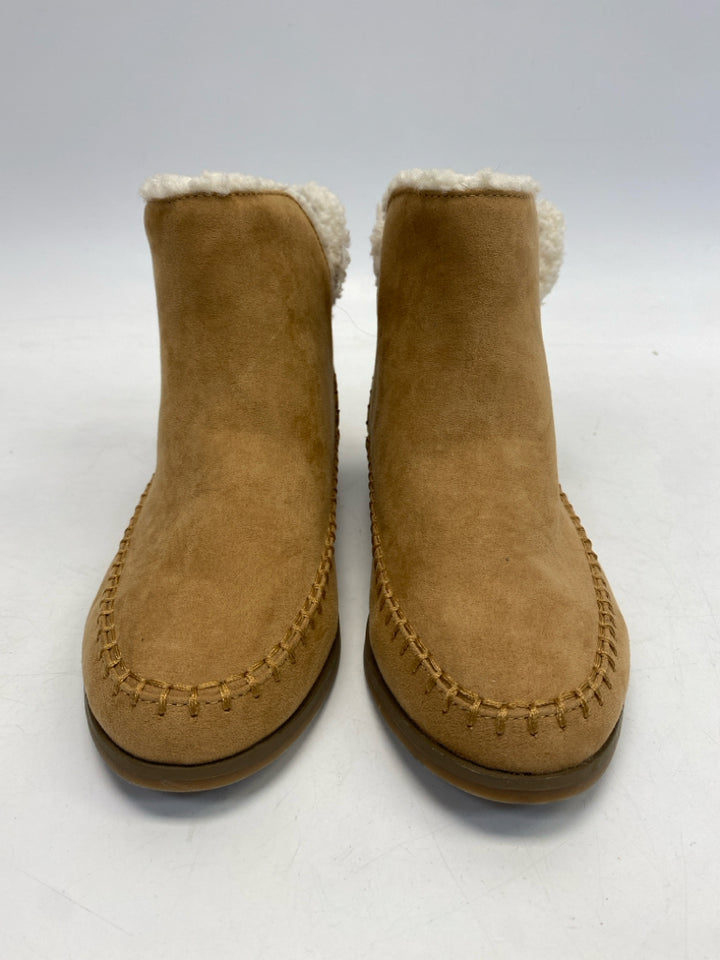 Old Navy US Shoe Size 7 Brown Cream Lined Boots