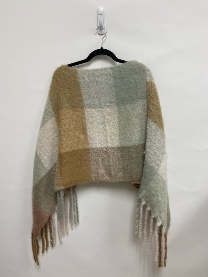 Size OSFM Cream/Gray Gold/Multi Checkered Cape Ladies Sweater