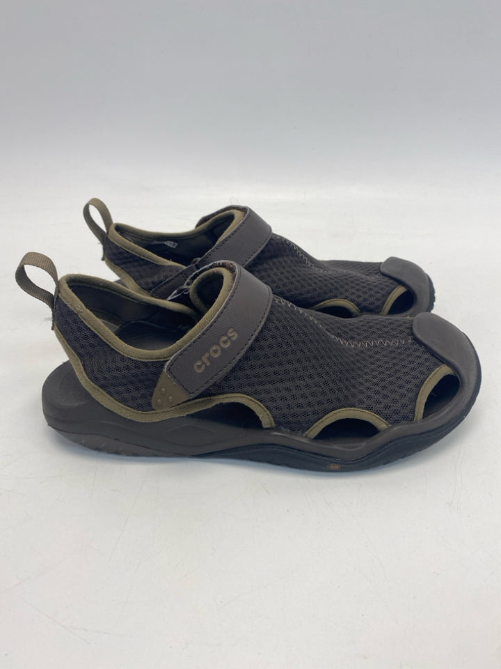 Crocs Size 9 Brown Men&