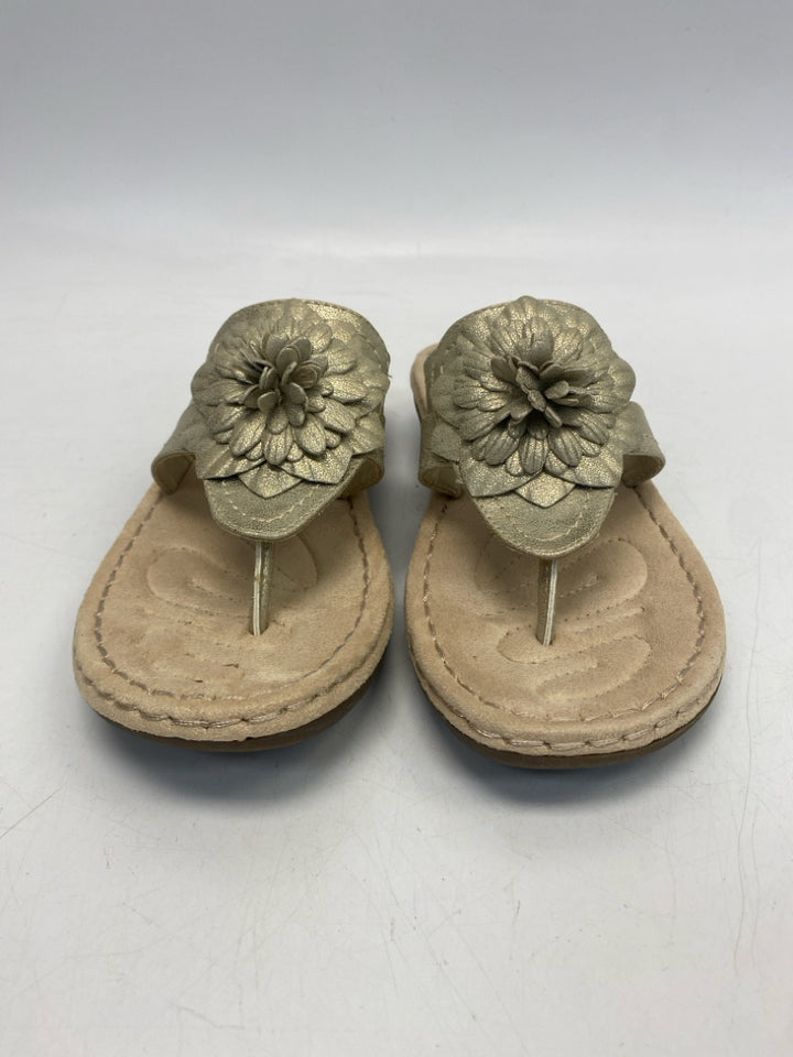 White Mountain  Size 7.5 Pale Gold Sandals