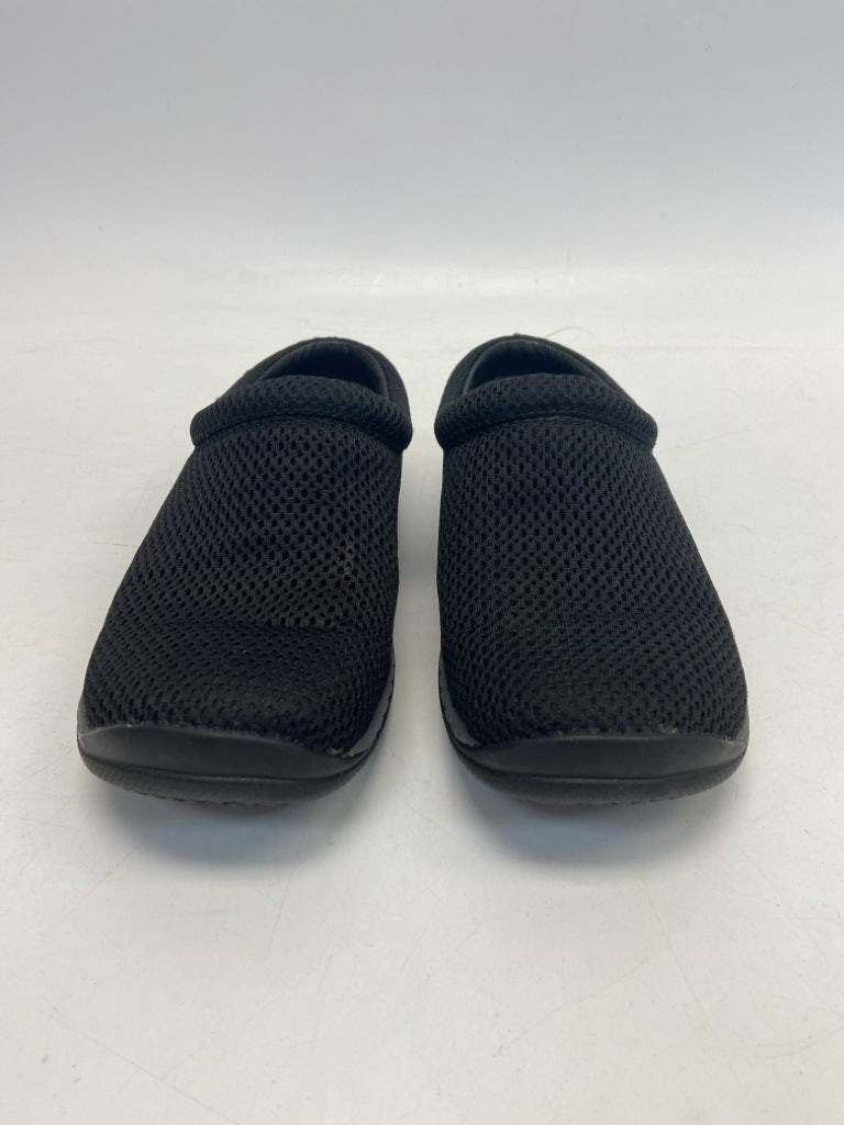 Merrell US Size 7 Black Mesh Clogs