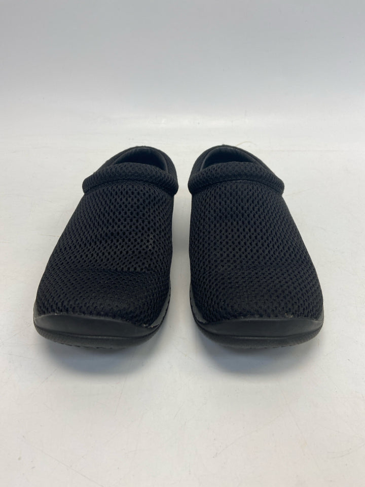 Merrell US Size 7 Black Mesh Clogs