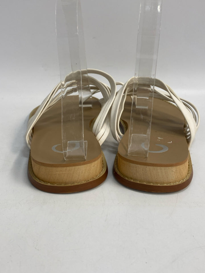 Journee  Size 10 White Sandals