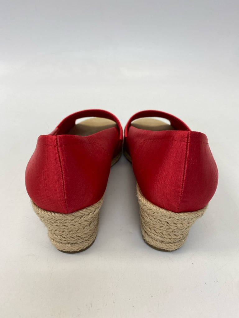 NWOT Easy Street  Size 8.5 Red Heels
