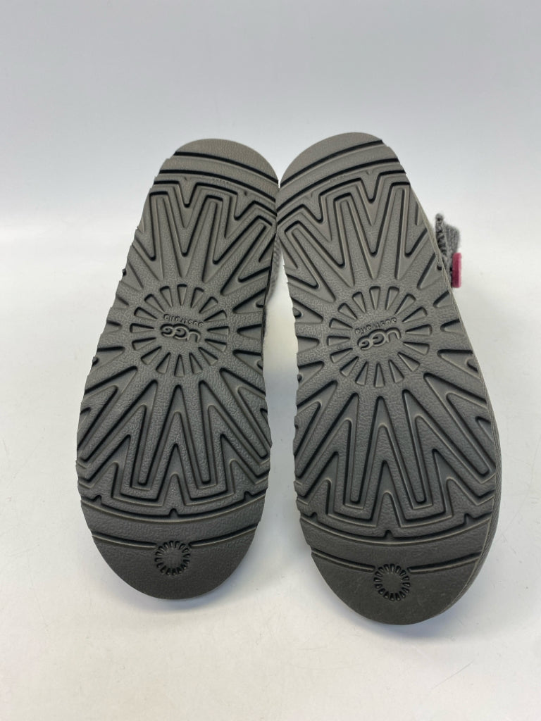 NWOT UGG US Size 6 Gray Multi-Color Button(s) Boots