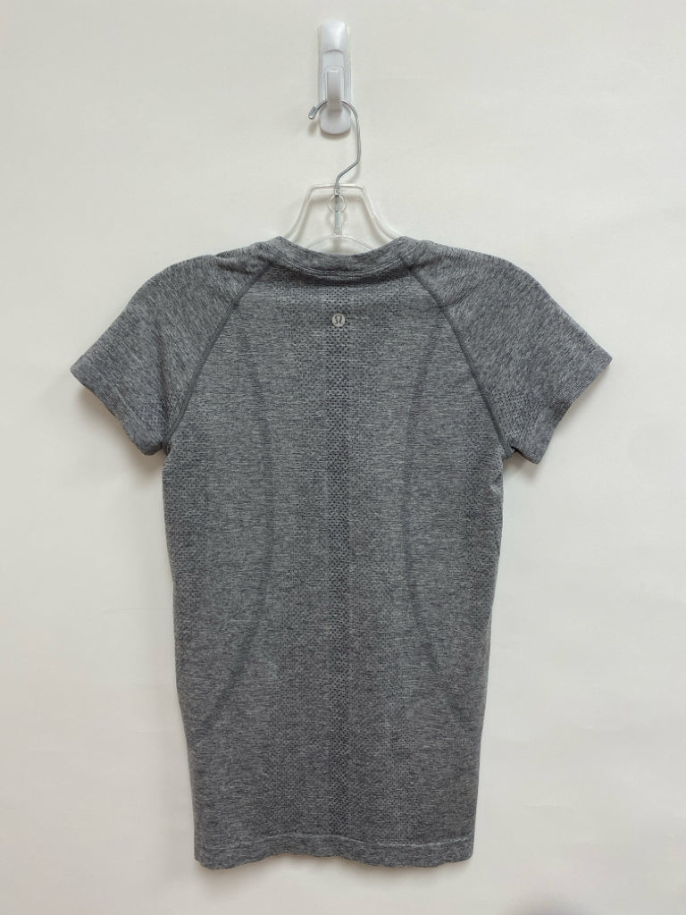 Lululemon Size 6 Gray Streaked Athletic Top