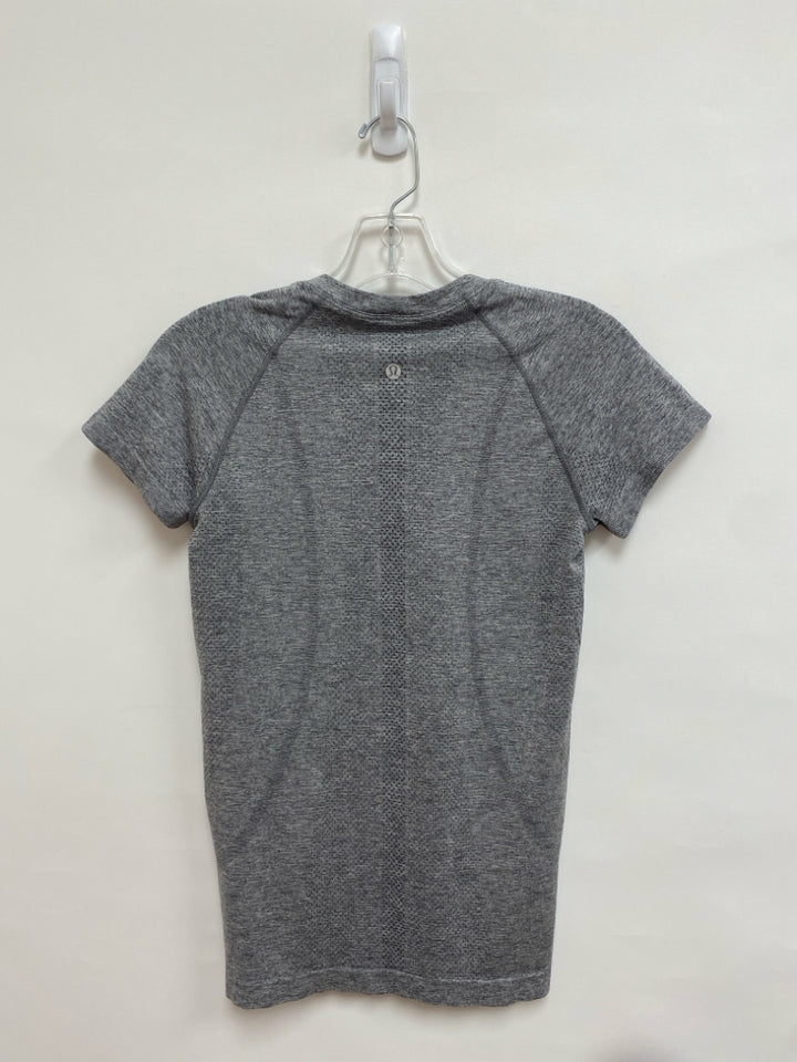 Lululemon Size 6 Gray Streaked Athletic Top