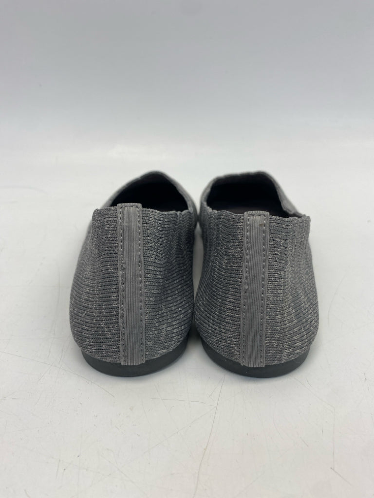 NWOT Skechers  Size 7 Gray Flats