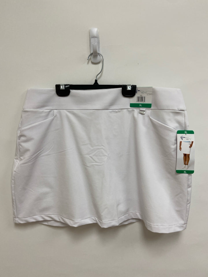 NWT Greg Norman Size XL White Ladies Skort