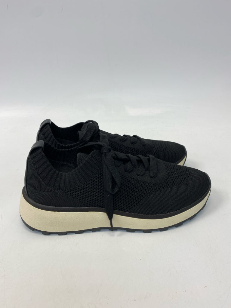 Size 9 Black Lace-up Fabric Sneakers