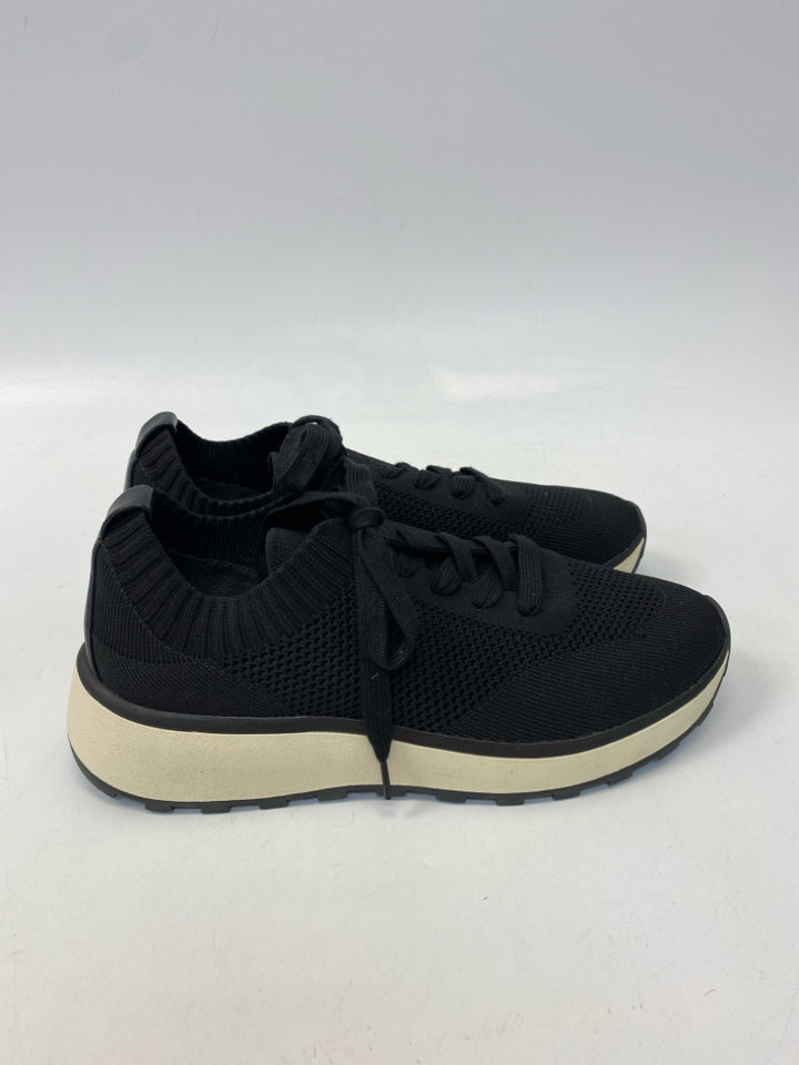 Size 9 Black Lace-up Fabric Sneakers