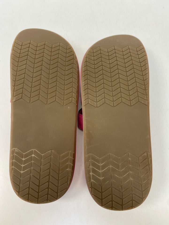 NWT Naked Feet  Size 9 Fuchsia Sandals