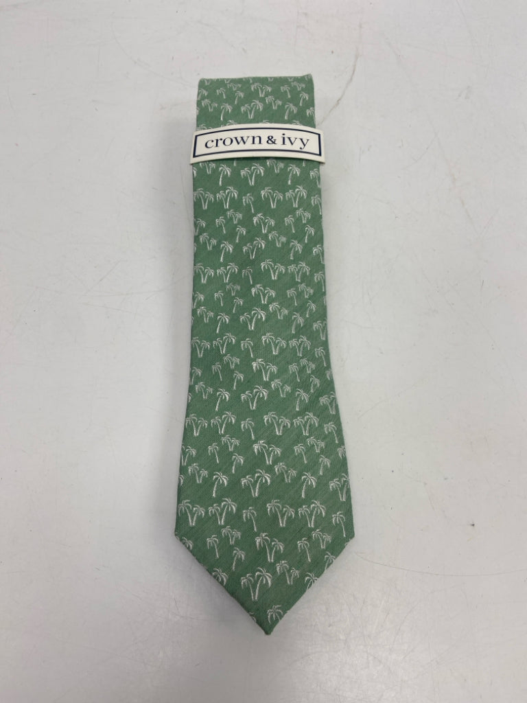 NWT Crown &amp; Ivy Green White Palm Trees Men&
