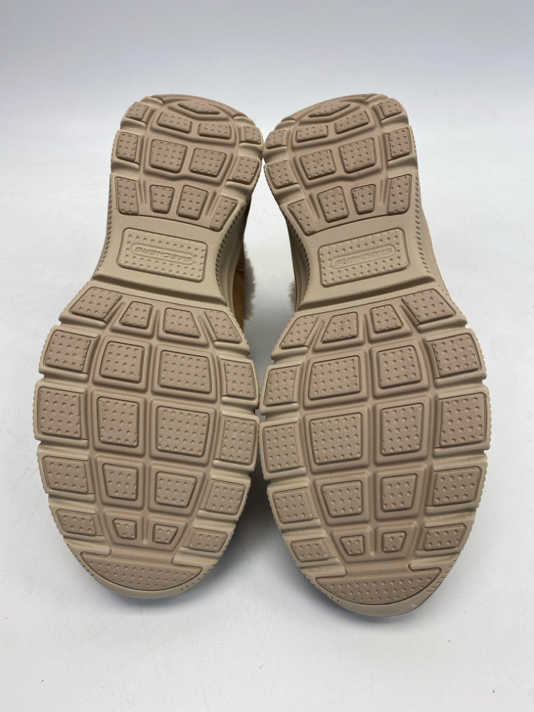 NWOT Skechers US Shoe Size 9 Brown Cream Trimmed Boots
