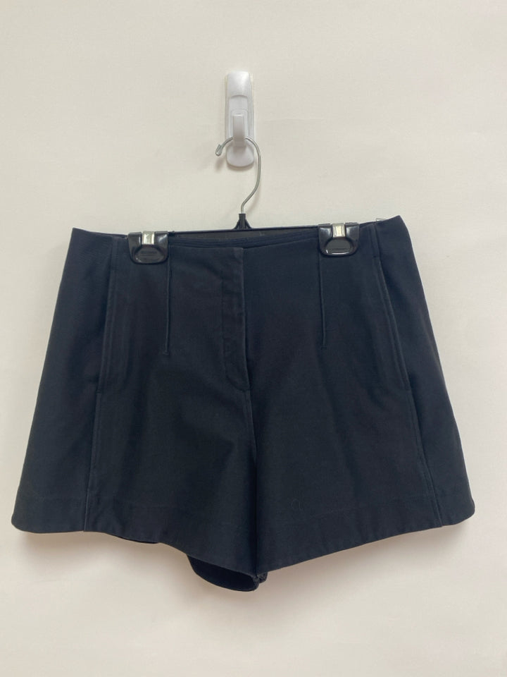 Lululemon Size 6 Black Pleats Ladies Shorts