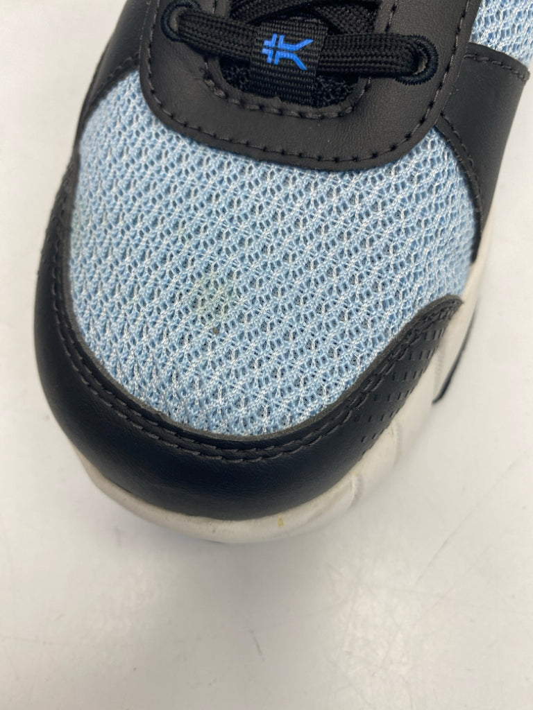 Size 8 Black Black Lace-up Sneakers