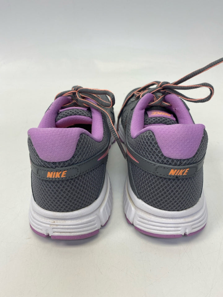 Nike  Size 7.5 Gray Coral/Purple Lace-up Sneakers
